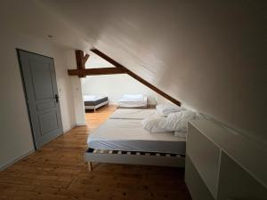 a bedroom with a bed in a attic at Maison de vacances avec piscine in Messeix