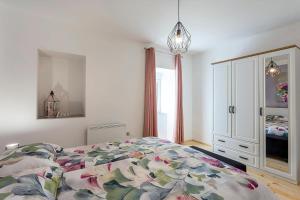 Un pat sau paturi într-o cameră la Ferienwohnung Anna In Lokve