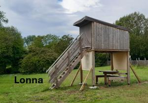 Budynek, w którym mieści się kemping
