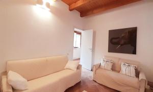 Χώρος καθιστικού στο Holiday Home Villa Salici, pool & garden