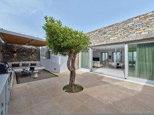 Балкон или терраса в Aegean Hestia Luxury Villa of Paros