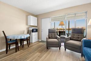Gallery image of Driftwood Landing 15 in Naples