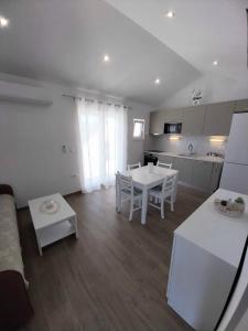 Kuchyňa alebo kuchynka v ubytovaní Apartments Zlata