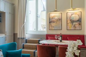 Кухня или мини-кухня в Design Florence Suite in Florence
