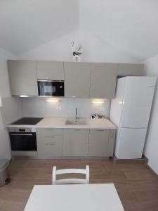 Kuchyňa alebo kuchynka v ubytovaní Apartments Zlata