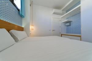 Postel nebo postele na pokoji v ubytování Salt Apartments Reina Sol