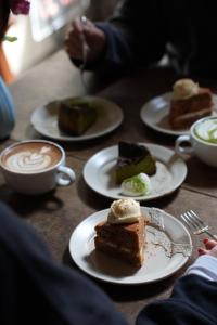 Jídlo v hostelu nebo okolí + 37 fotografií