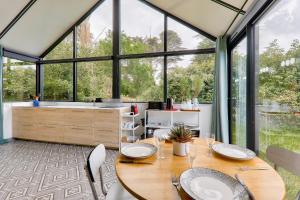 a dining room with a table and some windows at 800 m plage - Belle maison 4 adultes - 2 enfants in Saint-Gildas-de-Rhuys