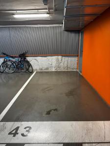 a parking garage with two bikes parked in it at BONITO APARTAMENTO a 200 metros del centro de Sevilla con piscina y parking gratis in Seville