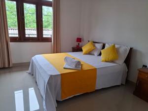 Postel nebo postele na pokoji v ubytování Kandy Grand Hill
