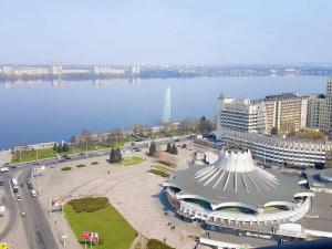 a view of a city with a large building and a fountain at ЛЮКС апартаменты в Мост Сити, круглосуточная рецепция in Dnipro +28 photos
