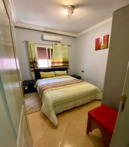 Un pat sau paturi într-o cameră la Résidence touristique Issounane +13 fotografii