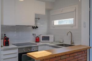 Kuchyň nebo kuchyňský kout v ubytování AO-4 CALELLA DE PALAFRUGELL 2 PAX