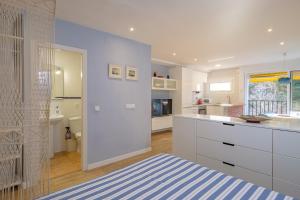 Kuchyň nebo kuchyňský kout v ubytování AO-4 CALELLA DE PALAFRUGELL 2 PAX