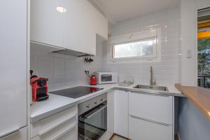 Kuchyň nebo kuchyňský kout v ubytování AO-4 CALELLA DE PALAFRUGELL 2 PAX