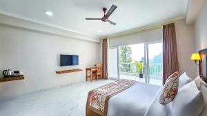 TV a/nebo společenská místnost v ubytování Yashshree Resorts & Spa Kalimpong