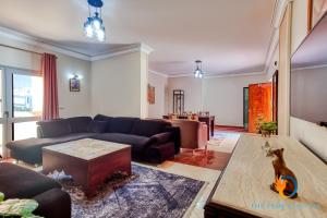 Ruang duduk di Spacious & Stunning 3 bedroom apartment !
