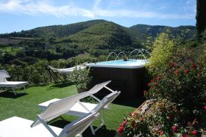 a view of a hot tub and two lawn chairs at Le Cune, Apt Belvedere - AC, Pool & Jacuzzi in Palazzo +13 photos
