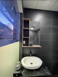 a bathroom with a white sink and a counter at Hy Viên boutique Garden & Swimming pool in Cồn Giả Viên +23 photos