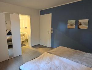 a bedroom with a bed and a blue wall at Ankerplatz in Lindau