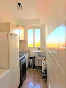 Kuchyň nebo kuchyňský kout v ubytování Appartement à Erbalunga face à la mer
