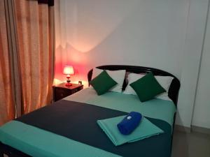Postel nebo postele na pokoji v ubytování Kandy Grand Hill