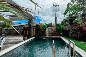 Bazén v ubytování The Wahyu Villa Uluwatu nebo v jeho okolí