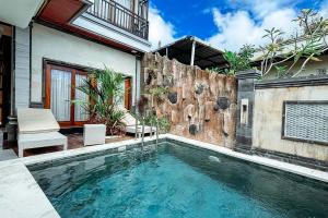 Bazén v ubytování The Wahyu Villa Uluwatu nebo v jeho okolí
