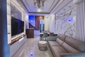 TV a/nebo společenská místnost v ubytování The Wahyu Villa Uluwatu