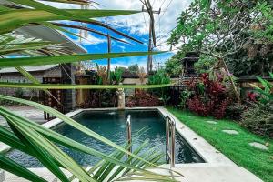 Bazén v ubytování The Wahyu Villa Uluwatu nebo v jeho okolí