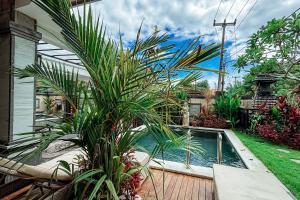 Bazén v ubytování The Wahyu Villa Uluwatu nebo v jeho okolí