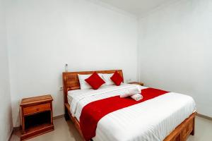 Postel nebo postele na pokoji v ubytování The Wahyu Villa Uluwatu