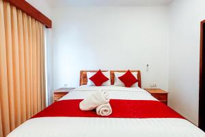 Postel nebo postele na pokoji v ubytování The Wahyu Villa Uluwatu