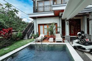 Bazén v ubytování The Wahyu Villa Uluwatu nebo v jeho okolí