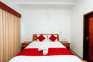 Postel nebo postele na pokoji v ubytování The Wahyu Villa Uluwatu