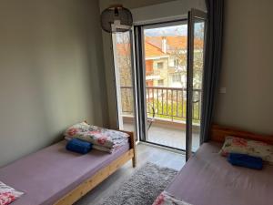 Katil atau katil-katil dalam bilik di Stelios apartment