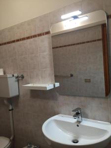Koupelna v ubytování Wohnung Nr 2 Im Casa Mary Mit Balkon Und Seeblick