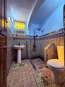Koupelna v ubytování Riad DAR FES + 37 fotografií