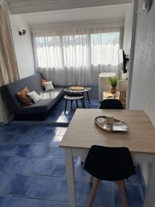 Coin salon dans l'établissement Appartement 4 personnes à 50 m de la plage