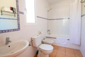Ένα μπάνιο στο Apartamentos Island +23 φωτογραφίες