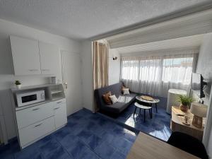Cuisine ou kitchenette dans l'établissement Appartement 4 personnes à 50 m de la plage