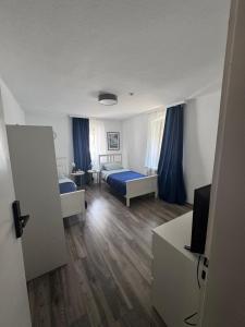 Postel nebo postele na pokoji v ubytování Gasthaus L&A Kunz