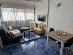 Coin salon dans l'établissement Appartement 4 personnes à 50 m de la plage