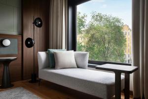 Część wypoczynkowa w obiekcie Milan Marriott Hotel