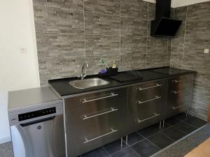 Kuchyň nebo kuchyňský kout v ubytování Ferienhaus im Moseltal