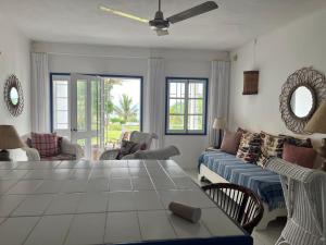 Predel za sedenje v nastanitvi Beachfront Appartment