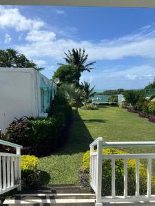Vrt pred nastanitvijo Beachfront Appartment