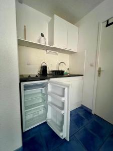 Cuisine ou kitchenette dans l'établissement Appartement 4 personnes à 50 m de la plage