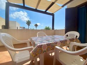 En balkon eller terrasse på Casa Vacanze Lido Burrone