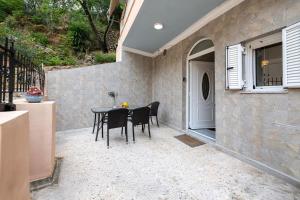 Gallery image of Behind the Sea Kitries in Kitriaí